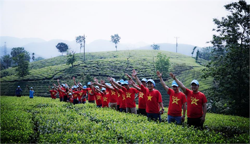 Về Xuân Sơn băng rừng - tắm thác ngày hè